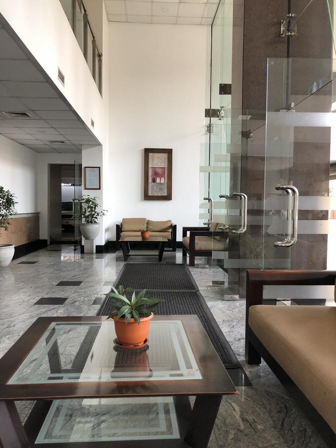 - Town Hall- 2 Bed Apartamento